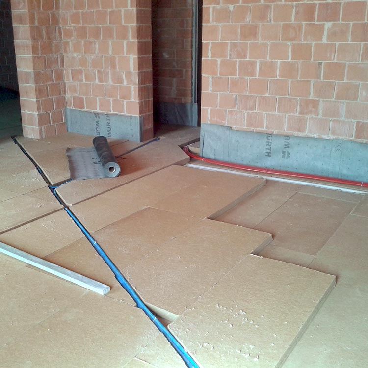 Wood fibre board FiberTherm SD installed as dry screed
