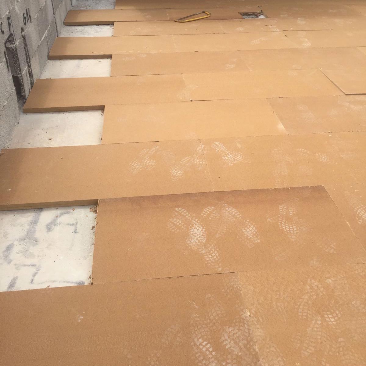 Wood fibre board FiberTherm Base installation on flat roof