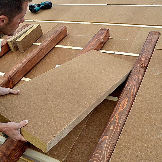 Wood fibre board FiberTherm density 160 kg/mc installed on roof