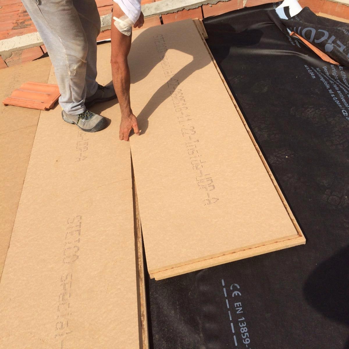 Wood fibre board FiberTherm Special installation on roof
